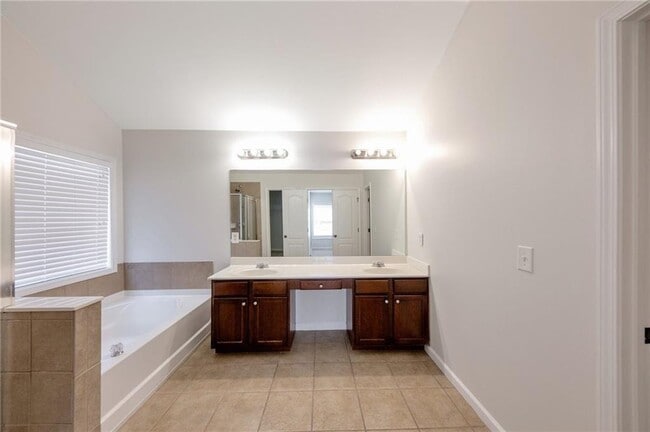 Building Photo - 436 Crestmont Ln