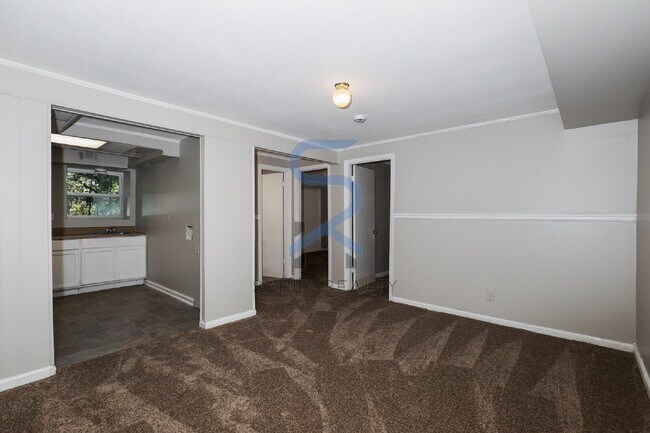 Building Photo - 5425 Skyview Dr SW