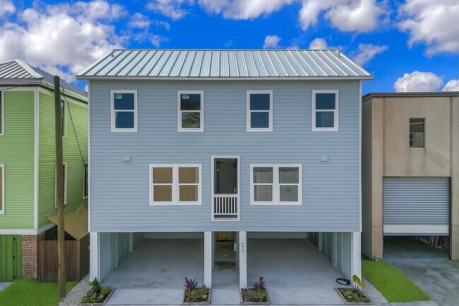 Primary Photo - 2005 Sealy Ave