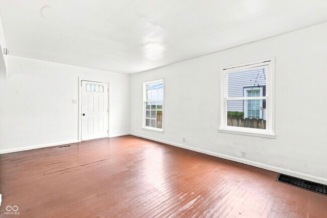Building Photo - 3429 Kinnear Ave