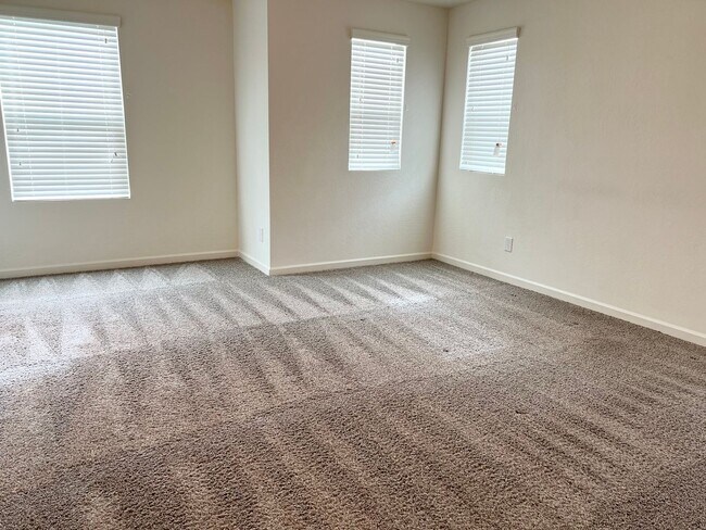 Building Photo - 3/2.5 In North Clovis Near Buchanan High School