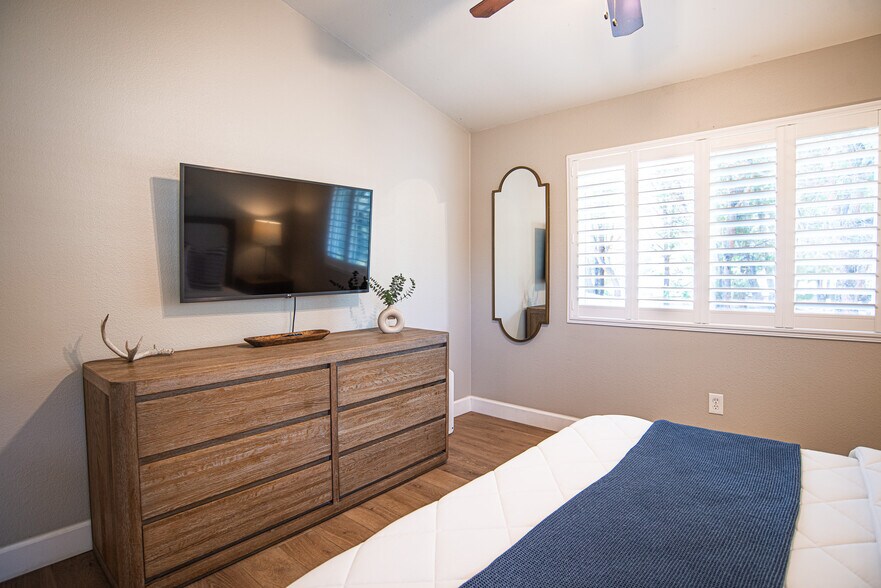 Building Photo - 5239 Hubbert St