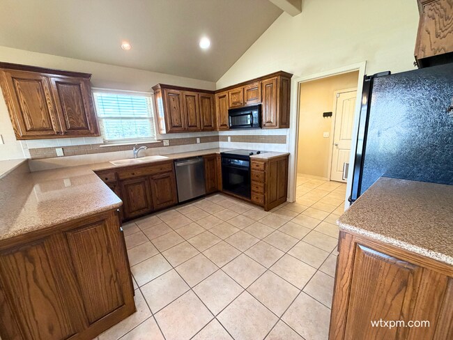 Building Photo - Spacious 4-Bedroom Home on 2 Acres in Bushland South