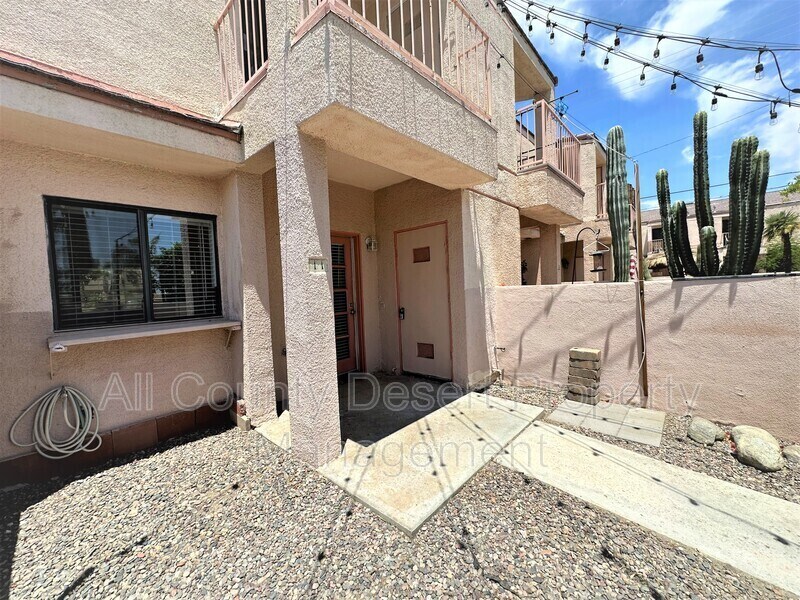 Building Photo - 401 E Vista Chino