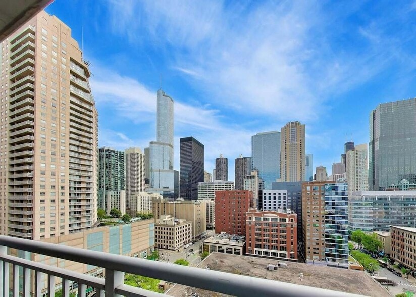 Building Photo - 600 N Dearborn St