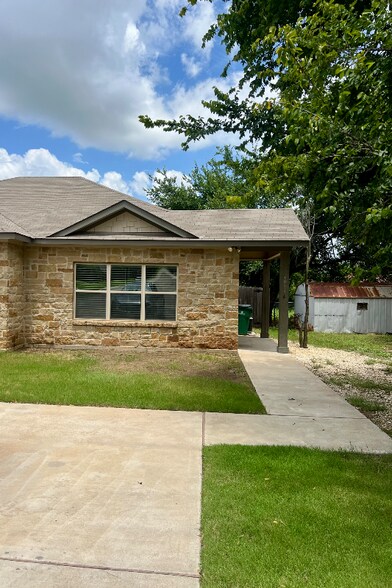Primary Photo - 1003 W 2nd St