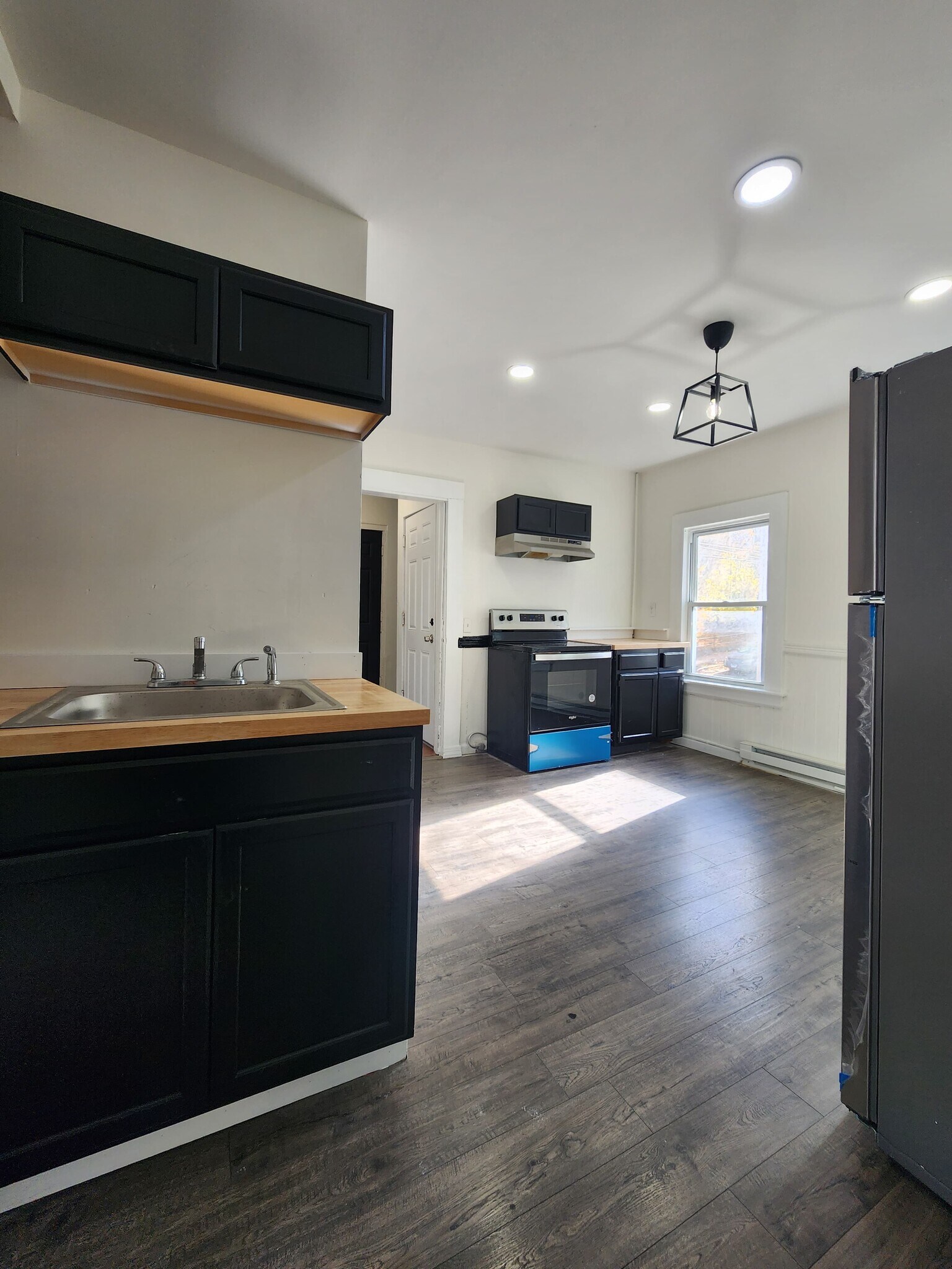 Building Photo - 135 Willow St