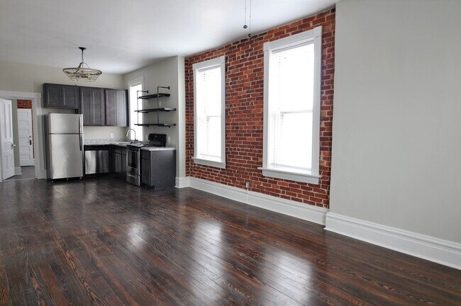Building Photo - 2711 Arsenal St
