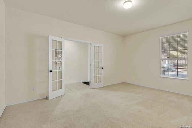 Building Photo - 322 Walnut Crest