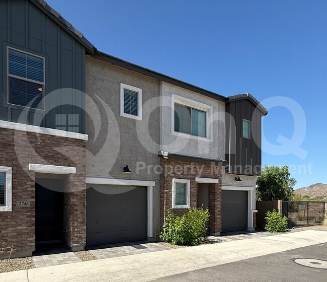 Building Photo - 2746 W Red Fox Rd