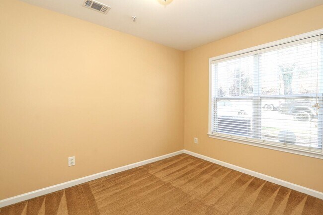 Building Photo - Weddington2664