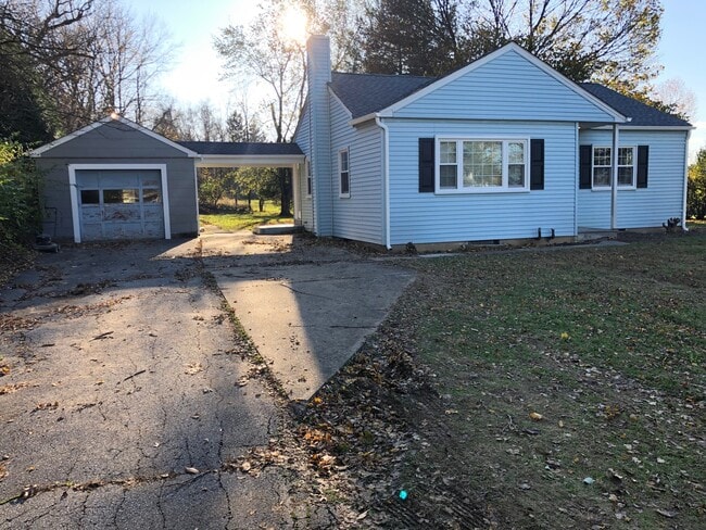 Building Photo - Beautiful Remodeled Ranch Home on 1/2 Acre...