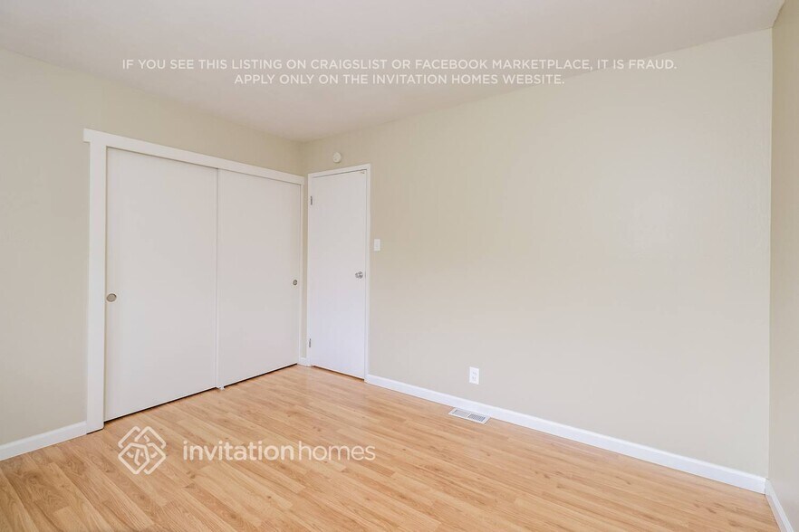 Building Photo - 3211 Laurelhurst Dr