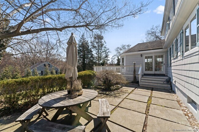 Building Photo - 14 Knollwood Dr