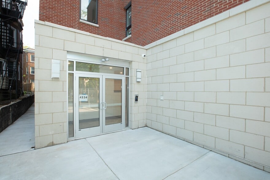 Building Photo - Spruce Square
