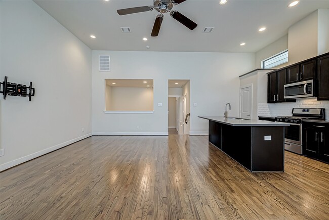 Building Photo - 4025 Tulane St