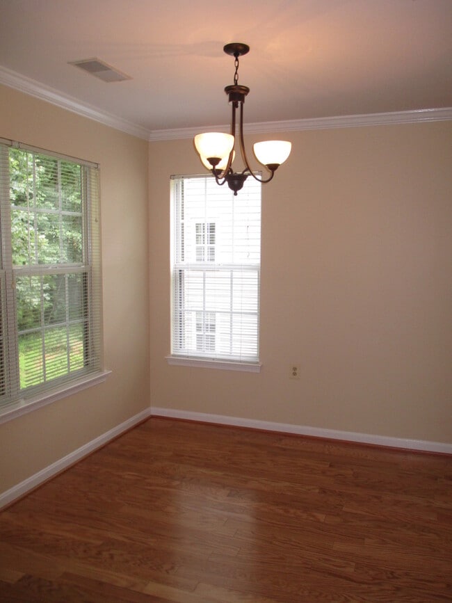 Building Photo - Gorgeous 2 Bedroom Condo in Timberbrook!