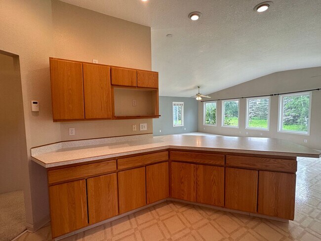Building Photo - Spacious Kenai Home!