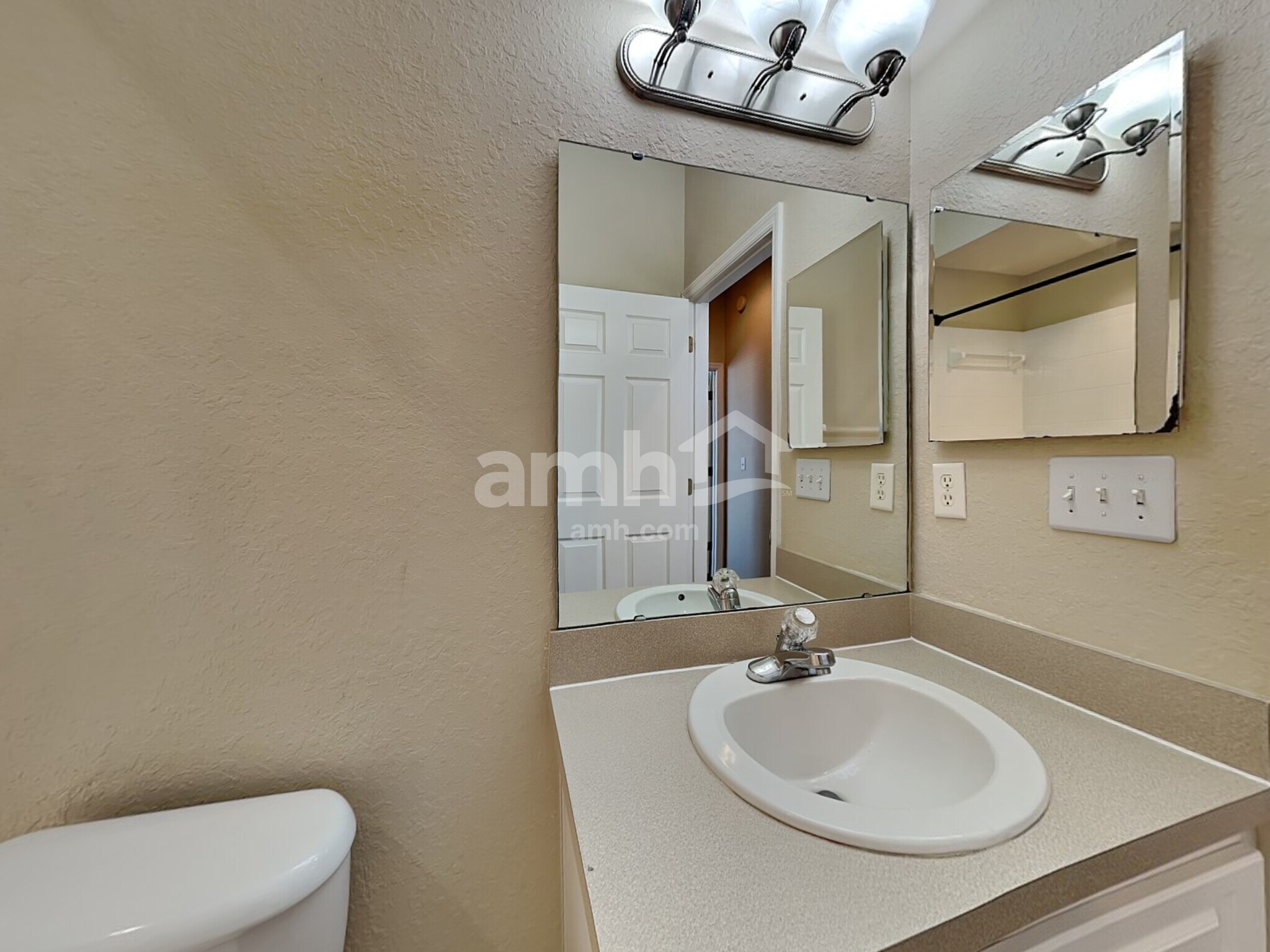 Building Photo - 1025 Brenton Manor Dr