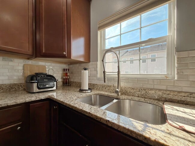 Building Photo - 2711 Coppersmith Pl