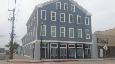 Building Photo - 405 24th St
