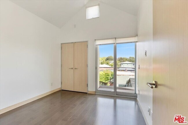 Building Photo - 2301 10th St