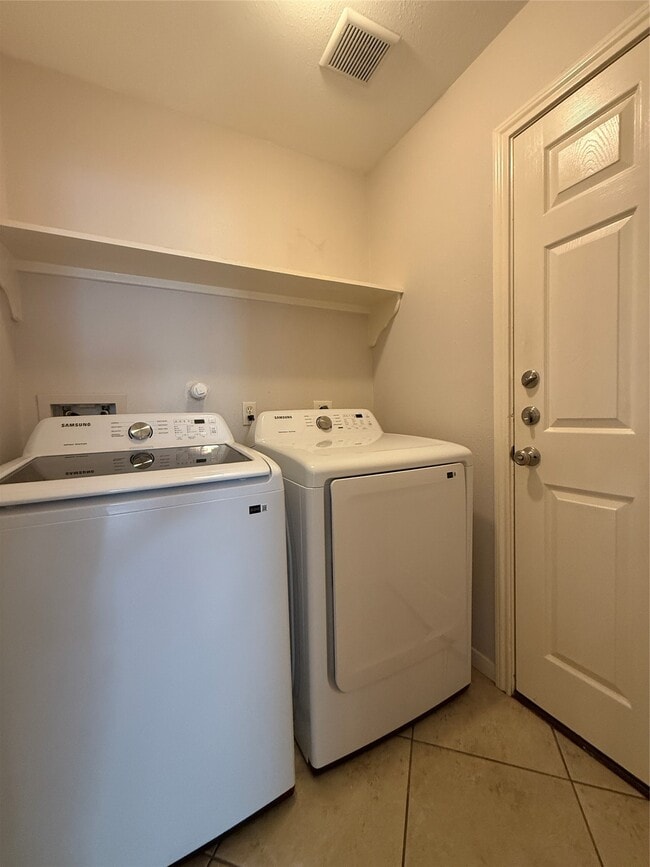 Building Photo - 5935 Wildbriar Ln