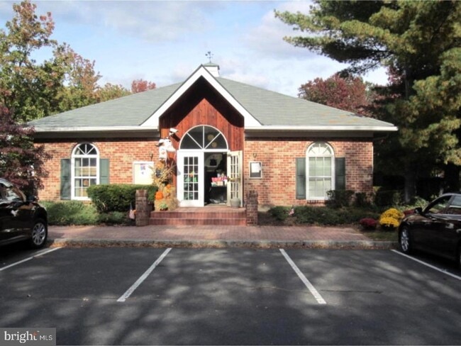 Building Photo - 14 Versailles Ct