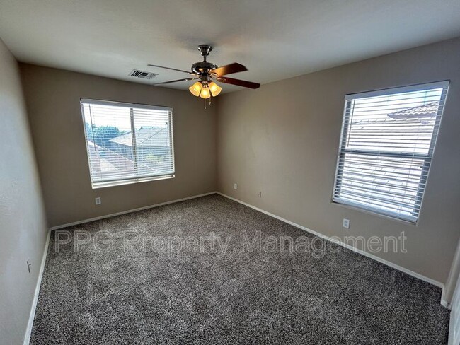 Building Photo - 17931 W Sunnyslope Ln