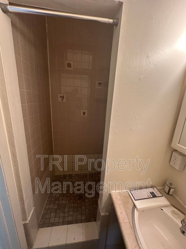 Building Photo - 1453 1/2 10th Street