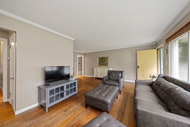 Building Photo - 15580 Birwood Ave