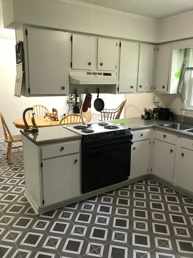 Building Photo - Affordable 3 Bedroom 1 Bathroom Home