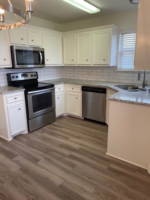 Building Photo - "Charming 3-Bedroom Lubbock Home with Cozy...