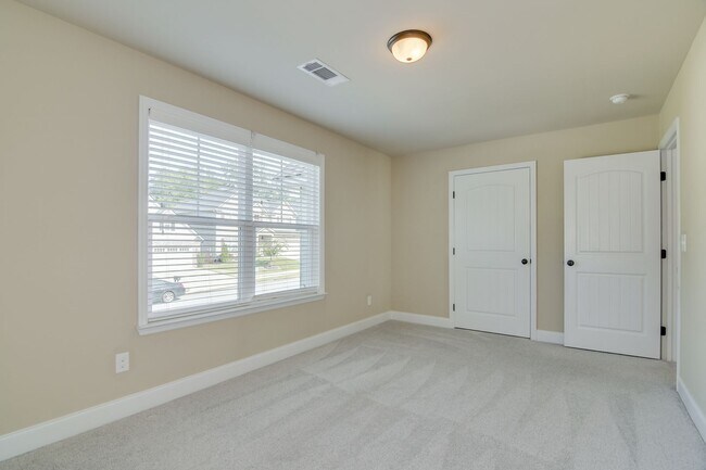Building Photo - Updated Home in Heart of Evans