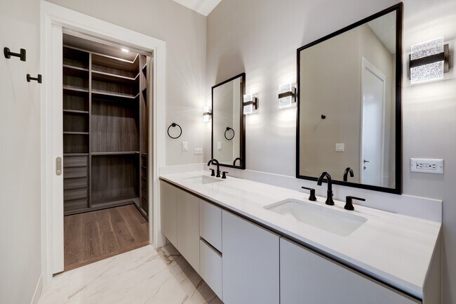 Building Photo - 1711 Allen Pkwy