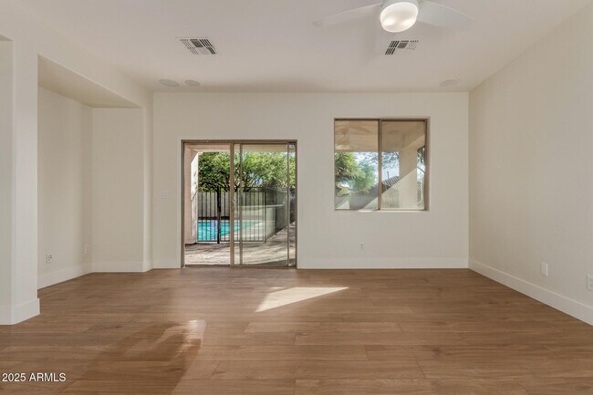 Building Photo - 40809 N Raleigh Ct