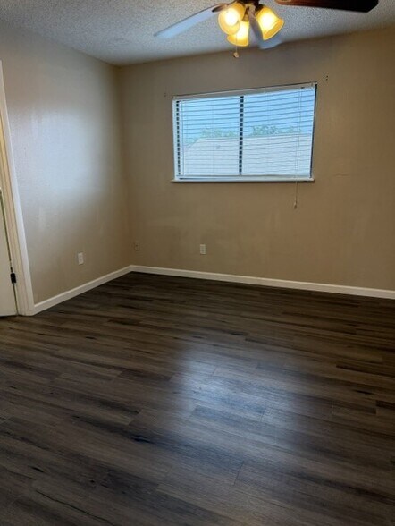 Building Photo - 3430 Sunrise Villas Ct N