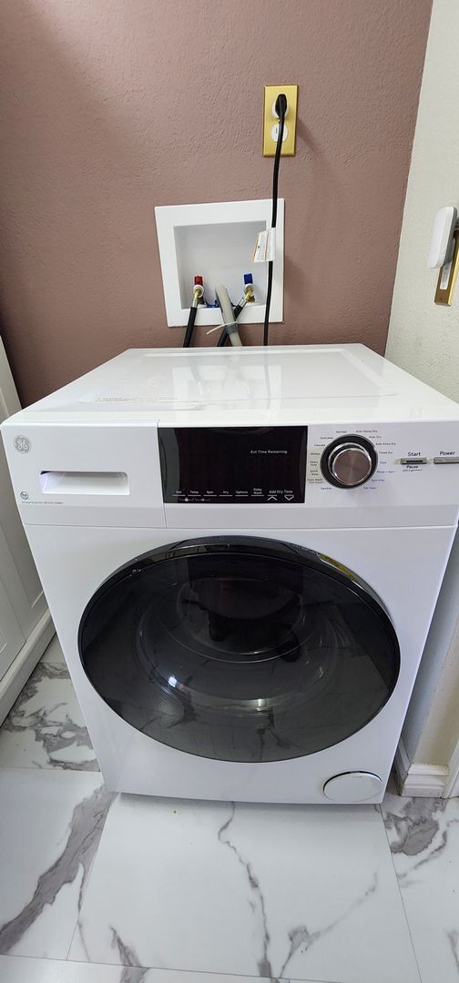 Building Photo - 1 Bedroom Bonita Condo Furnished/Unfurnished With Upgrades