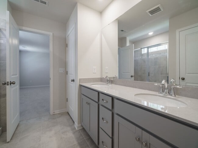 Building Photo - Brand New 5 Bedroom 3 full baths in Steele...