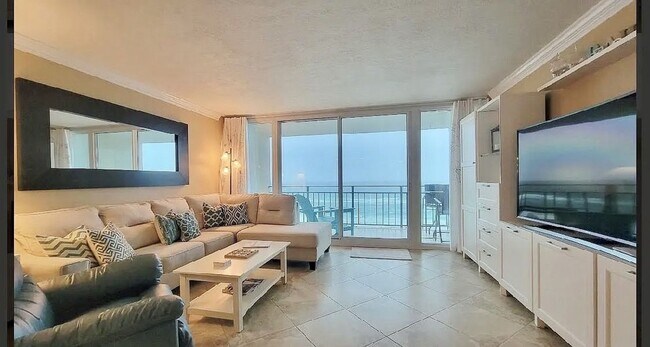 Building Photo - Views! Gorgeous, upgraded penthouse condo at The Breakers