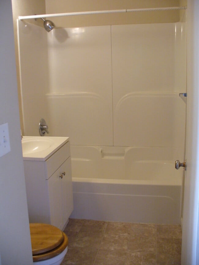 Building Photo - 3802/3804 Lincoln Avenue