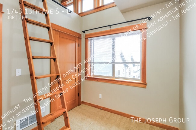 Building Photo - 1743 13th Ave S