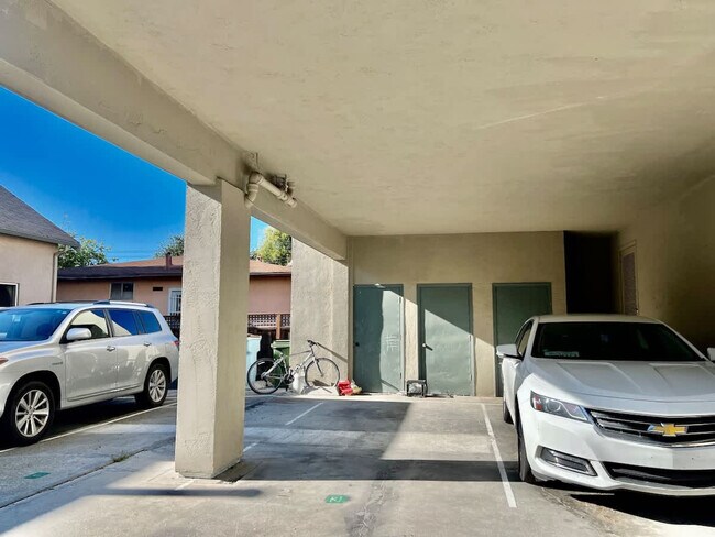 Building Photo - 2312 Bonar St