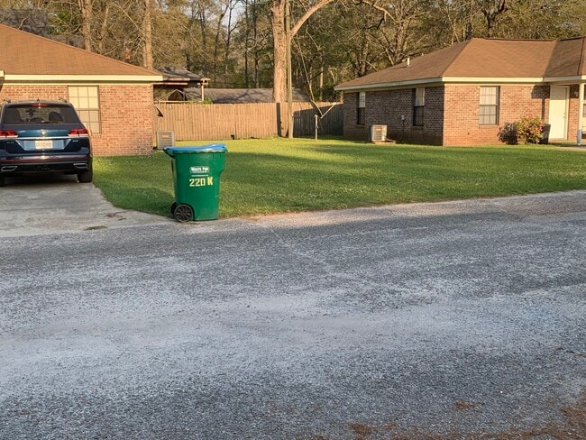 Building Photo - 220 E Church St