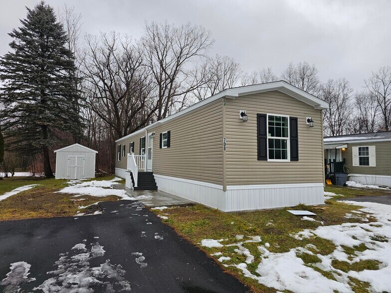 Building Photo - 708 Maple Dr