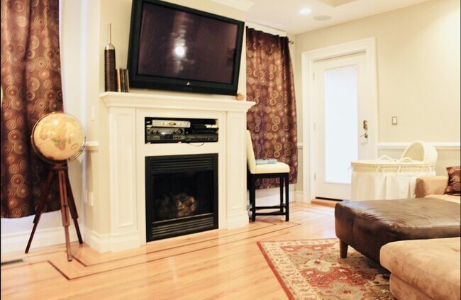 Building Photo - 156 I St