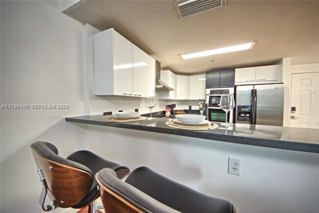 Building Photo - 170 SE 14th St