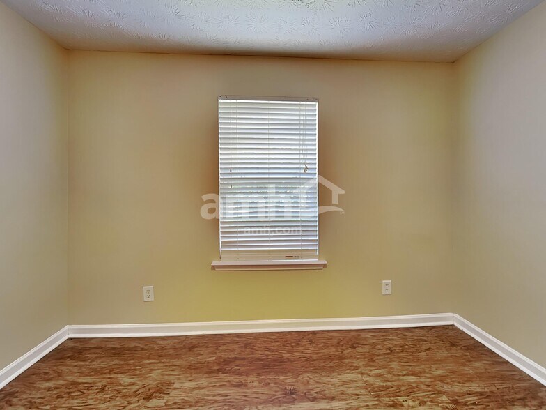 Building Photo - 3211 Deer Valley Dr NW