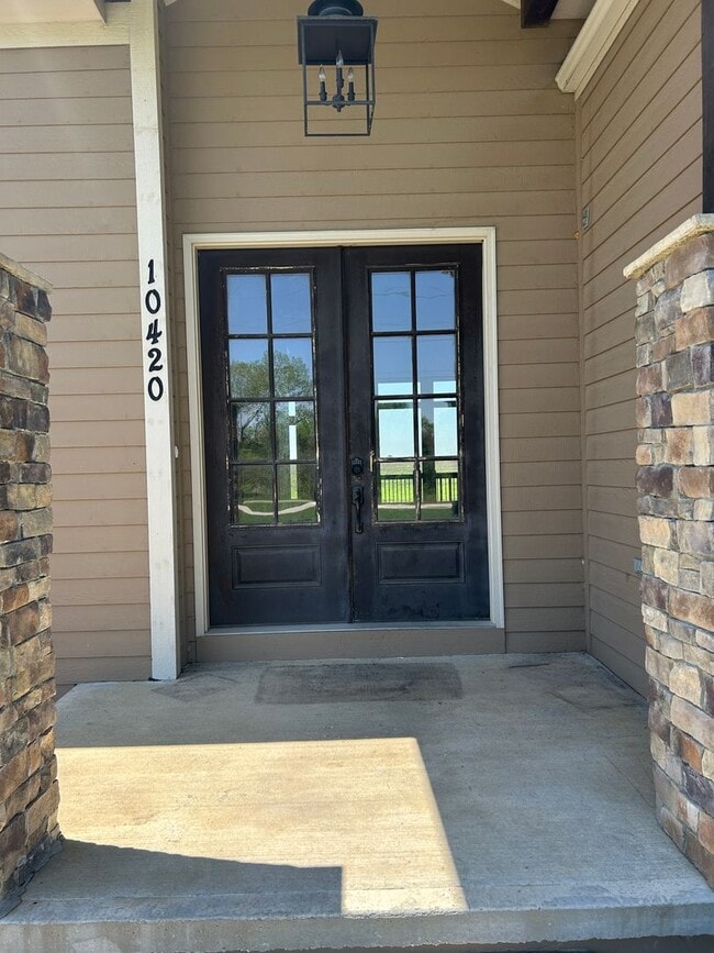Building Photo - 4 bedroom house with a beautiful view!! **...