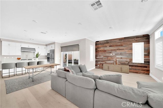 Building Photo - 249 Chorus